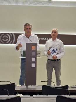 Joaquín Moreno e Ismael Brenchat en la sala de prensa de las Cortes de Aragón.