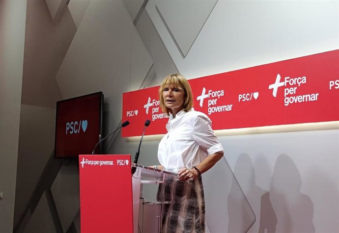 La viceprimera secretaria y portavoz del PSC, Lluïsa Moret, en rueda de prensa