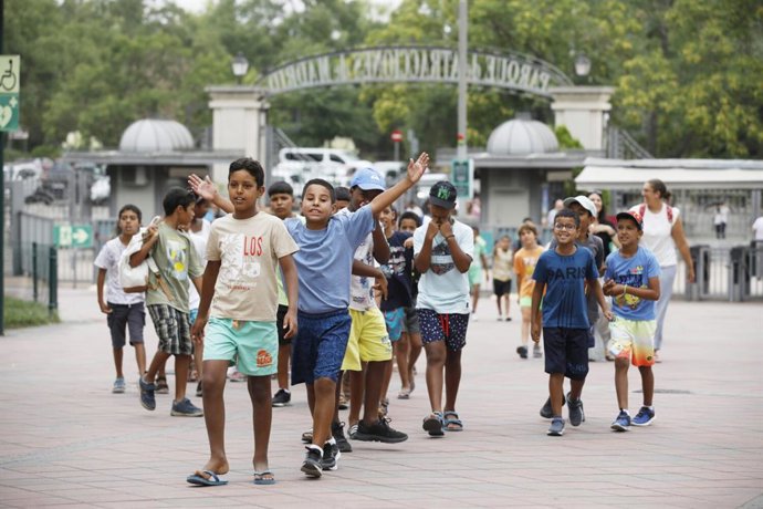 Niños Saharauis del programa 'Vacaciones en Paz' en el Parque de Atracciones de Madrid.