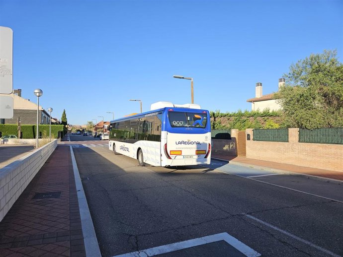 Arroyo prorroga la vigencia de todos sus carnés de bus gratuitos hasta la completa implantación de la tarjeta Buscyl.