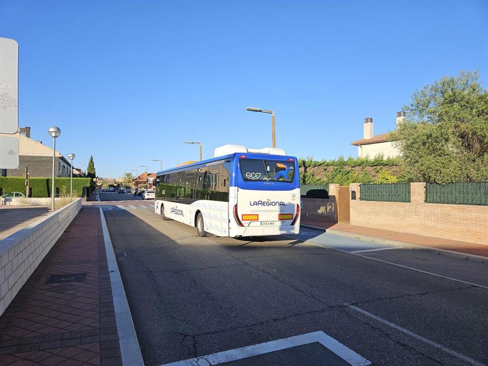 Arroyo prorroga la vigencia de todos sus carnés de bus gratuitos hasta la completa implantación de la tarjeta Buscyl.