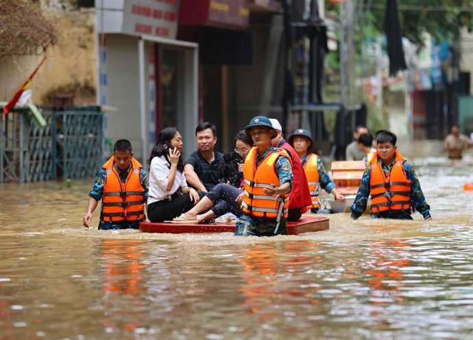 Archivo - Imagen de archivo de las inundaciones por el paso de un tifón por Vietnam.