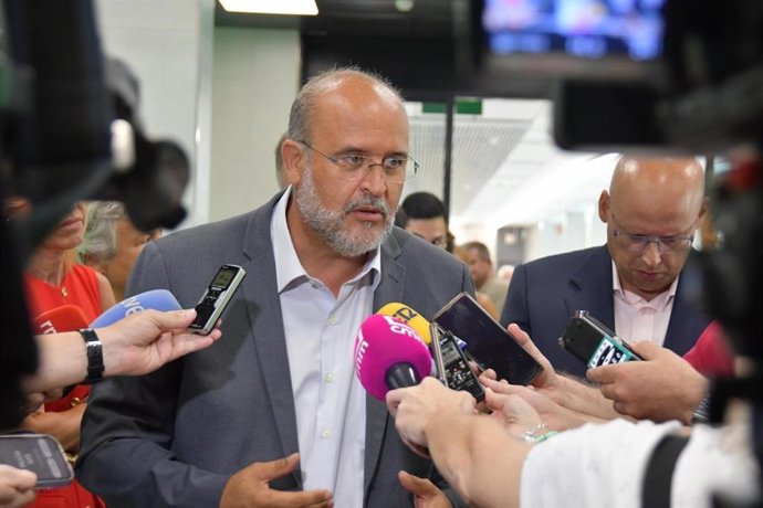 El vicepresidente primero de Castilla-La Mancha, José Luis Martínez Guijarro