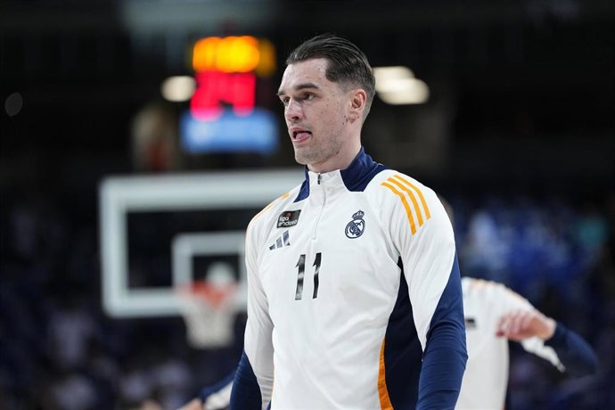 Archivo - Mario Hezonja antes de un partido con el Real Madrid