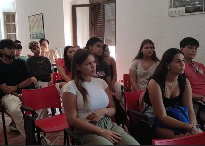 Alumnado de conservatorios de la provincia de Cádiz en la recepción en Villaluenga por el inicio del encuentro Cádiz Suena