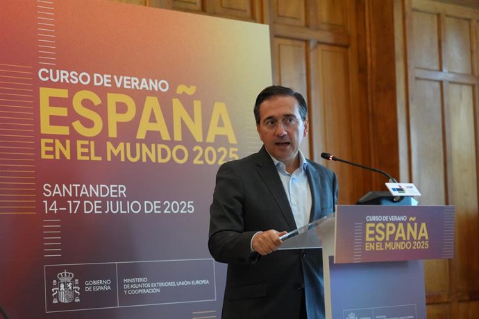 Archivo - El ministro de Asuntos Exteriores, Unión Europea y Cooperación, José Manuel Albares, inaugura la tercera edición del seminario España en el mundo, en el Palacio de la Magdalena, a 13 de julio de 2025, en Santander, Cantabria (España). El curso e