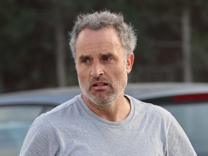 Daniel Guzmán en su llegada al tanatorio de La Paz por la muerte de Verónica Echegui