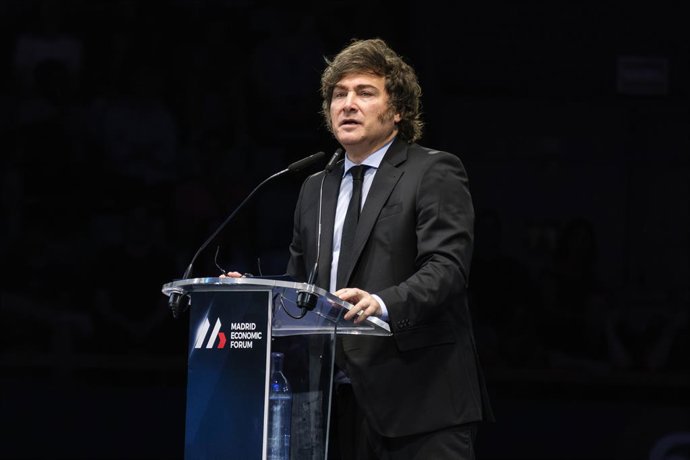 Archivo - 8 de junho de 2025, Madri, Espanha: O presidente da Argentina, Javier Milei, fala durante a conferência no Fórum Econômico de Madri, no Palácio de Vista Alegre, em Madri.