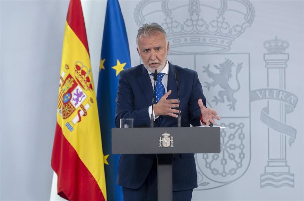 Archivo - El ministro de Política Territorial y Memoria Democrática de España, Ángel Víctor Torres, durante una rueda de prensa posterior a la Comisión Bilateral de Cooperación Administración del Estado-Comunidad Autónoma del País Vasco, en la Moncloa, 