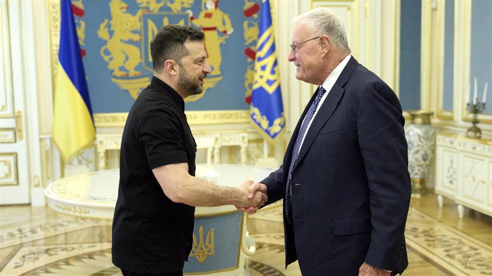 El presidente de Ucrania, Volodimir Zelenski, y el enviado especial estadounidense, Keith Kellogg