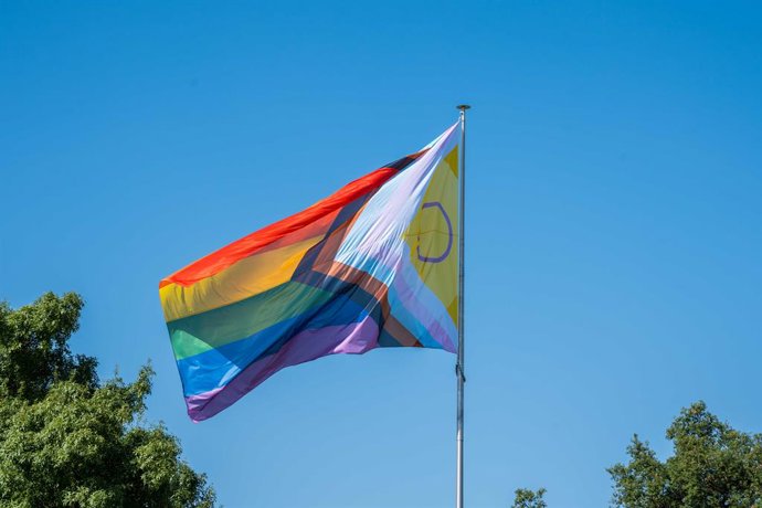 Archivo - Bandera LGTBI en Mérida