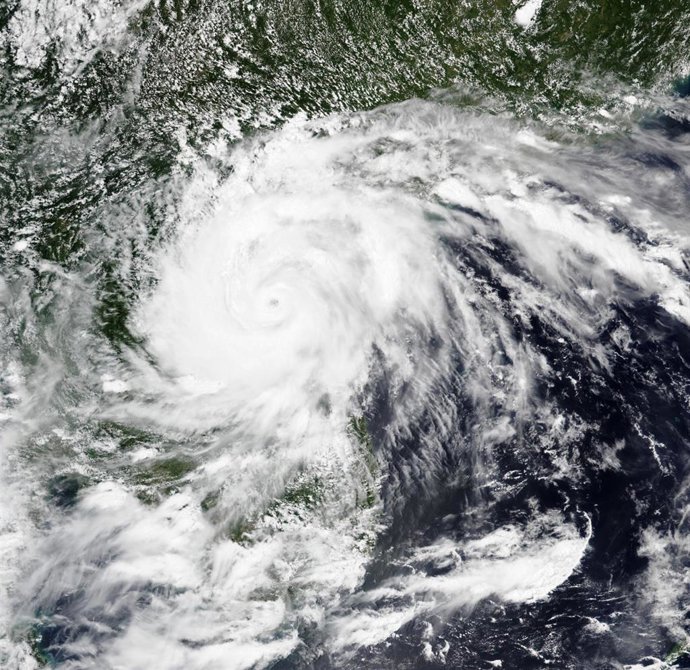 Paso del tifón 'Kajiki' por el sureste de Asia (archivo)