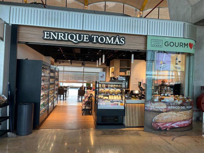 Nuevo punto de venta de Enrique Tomás en el Aeropuerto de Madrid – T4, Puertas J