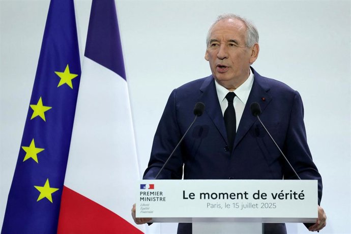 Archivo - 15 July 2025, France, Paris: French Prime Minister Francois Bayrou speaks during a press conference. Bayrou is to call a vote of confidence as lawmakers grapple over his austerity budget. Photo: Thomas Samson/AFP/dpa