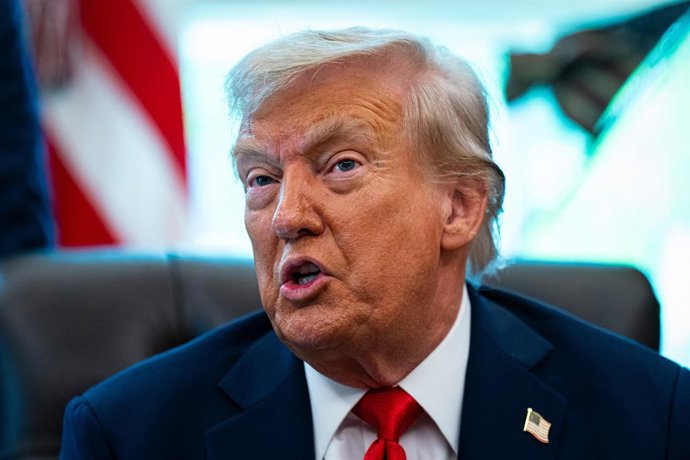 25 de agosto de 2025, Washington, Distrito de Columbia, EUA: O presidente dos EUA, Donald Trump, fala durante a assinatura de uma ordem executiva no Salão Oval da Casa Branca em Washington, DC, EUA, na segunda-feira, 25 de agosto de 2025. Trump está assin