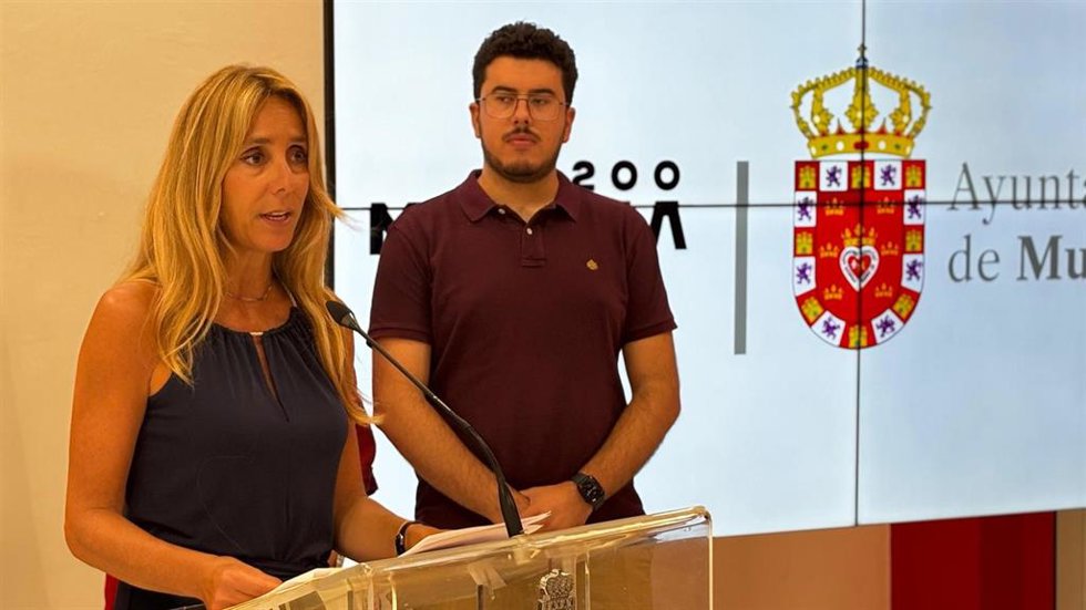 La concejala de Bienestar Social, Familia y Salud, Pilar Torres, tras la firma del convenio