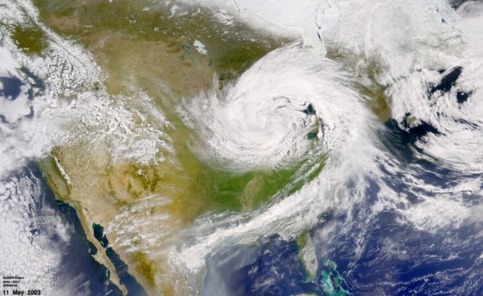 O novo modelo captura as condições atmosféricas, como o sistema de baixa pressão sobre a região central dos EUA mostrado na imagem acima.