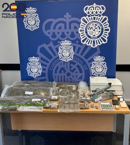 La droga incautada por la Policía Nacional en dos locales de Badalona (Barcelona)