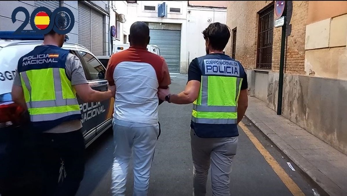 Detenido un joven por introducir billetes falsos de 100 euros comprando ropa de marca
