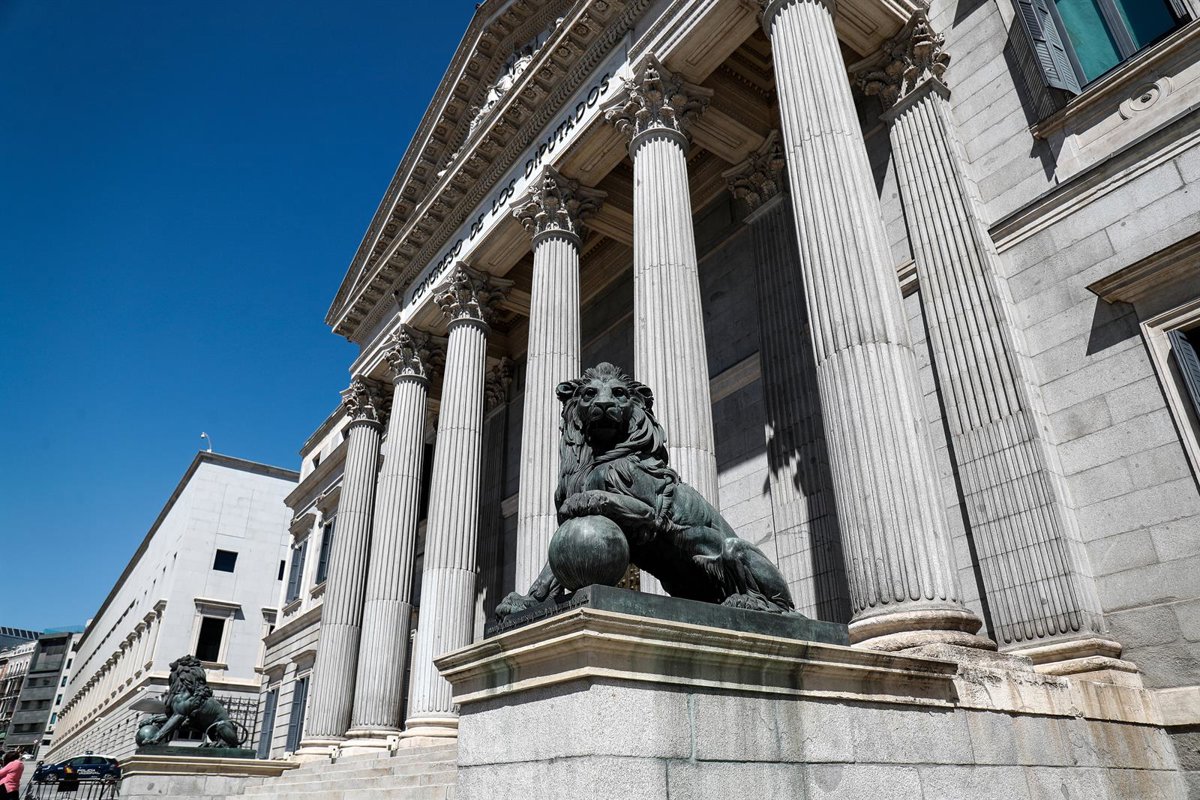 El Congreso guarda un minuto de silencio por las víctimas de la violencia machista
