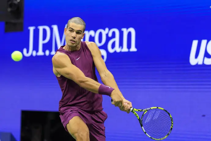 Carlos Alcaraz durante su partido de primera ronda del US Open 2025