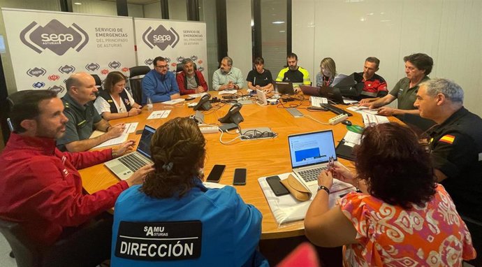 El presidente del Principado, Adrián Barbón, preside una reunión del Cecopi el 24 de agosto.