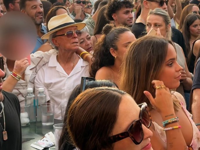 José Ortega Cano ha asistido con Gloria Camila al último concierto de Álvaro García en Chipiona