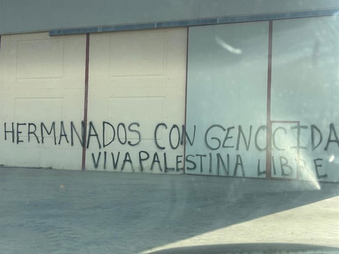 El alcalde de Castrillo Mota de Judíos, Lorenzo Rodríguez, condena las pinturas antisemitas y contra el pueblo.