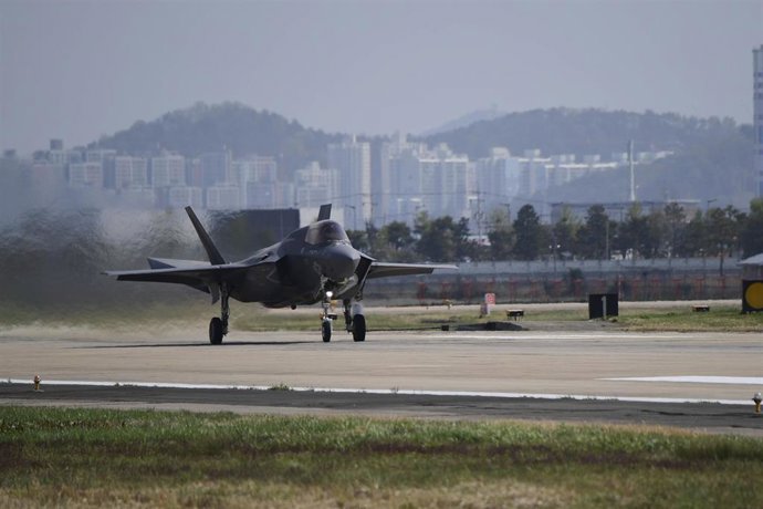 Archivo - Imagen de archivo de un caza durante las maniobras militares entre Corea del Sur y EEUU.