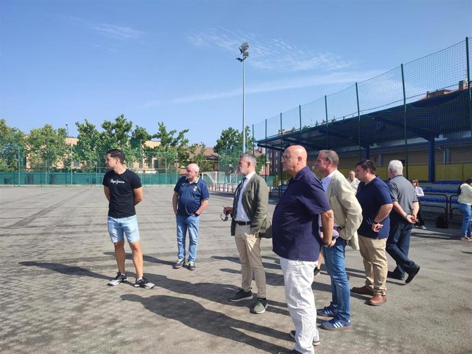 El campo de fútbol de La Estrella estará renovado para final de septiembre tras una inversión de casi 264.000 euros