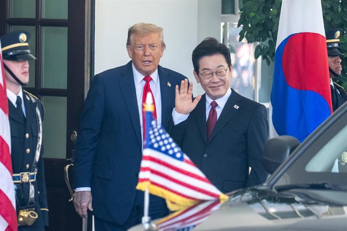 El presidente de Estados Unidos, Donald Trump, recibe a su par surcoreano, Lee Jae Myung, en la Casa Blanca.