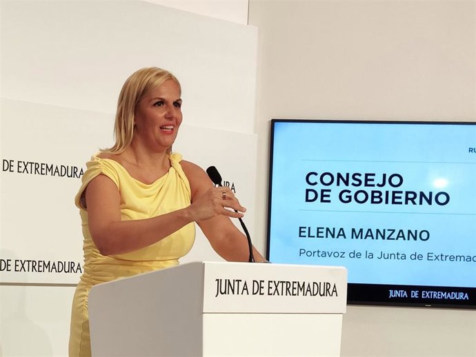 La portavoz de la Junta de Extremadura, Elena Manzano, en la rueda de prensa tras el Consejo de Gobierno