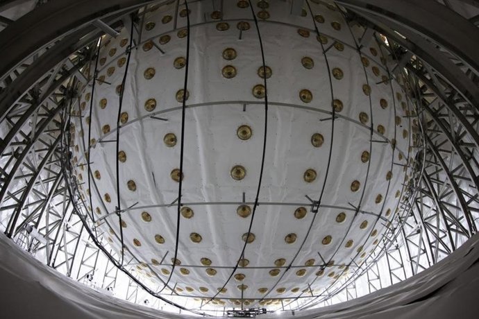 Esta fotografía tomada el 16 de diciembre de 2024 muestra el detector central del Observatorio de Neutrinos Subterráneo de Jiangmen (JUNO) en Jiangmen, provincia de Guangdong, en el sur de China.