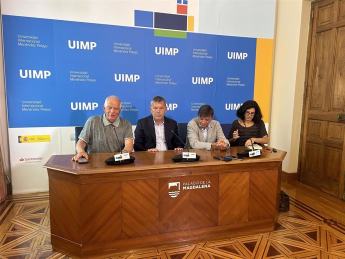 Rueda de prensa en la UIMP del director general de la UNRAW, Philippe Lazzarini, junto a Josep Borrell y el recto, Carlos Andradas, entre otros