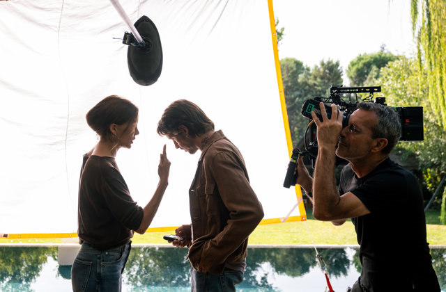 María Hervás y Marcél Borrás durante el rodaje - TAMARA ARRANZ / MOVISTAR PLUS+