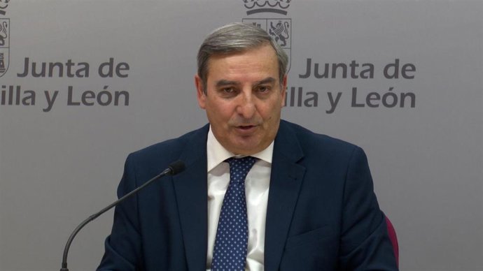 El consejero de Movilidad y Transformación Digital, José Luis Sanz Merino, ofrece una rueda de prensa para dar cuenta del balance de tarjetas Buscyl de transporte gratuito