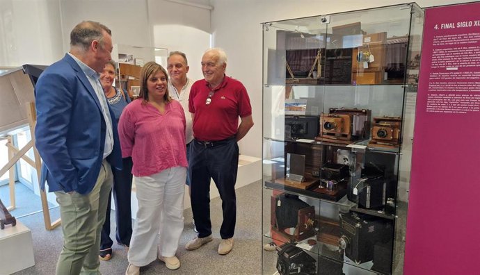 El alcalde de Grado, José Luis Trabanco; la alcaldesa de Yernes y Tameza, María Díaz, y el secretario general y el presidente del PSOE de Grado, Jose Ramón Menendez García y Juan Álvarez Granda.