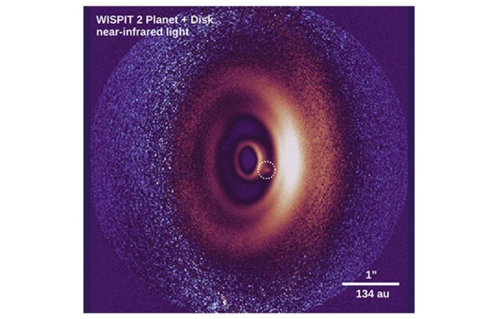 Esta es una imagen de un planeta recién nacido, probablemente un gigante gaseoso similar a Júpiter en nuestro propio sistema solar, pero aproximadamente cinco veces más masivo.