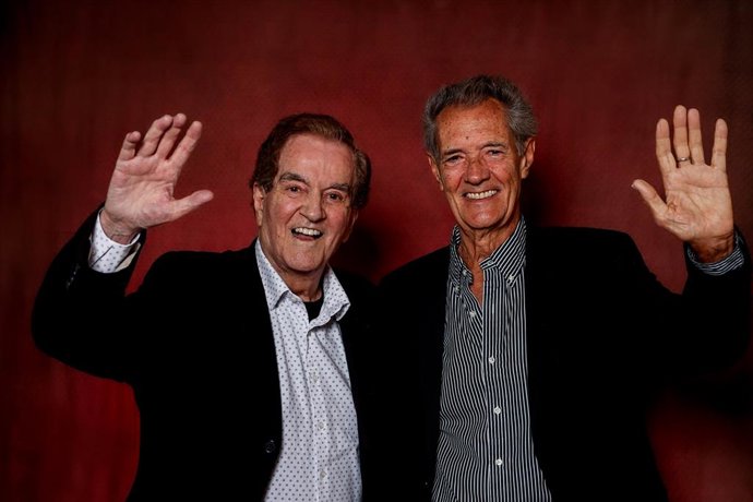 Archivo - Los integrantes del Dúo Dinámico, Manuel de la Calva (i) y Ramón Arcusa (d), posan para Europa Press, a 9 de mayo de 2024, en Madrid (España). Dúo Dinámico es un dúo musical español formado en 1958 por Manuel de la Calva y Ramón Arcusa, que aún 