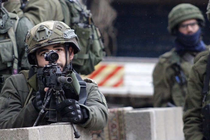 Archivo - Arquivo - Um soldado israelense durante protestos na Cisjordânia contra o chamado "acordo do século".