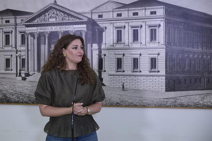 La portavoz del PP en el Congreso, Ester Muñoz, ofrece declaraciones a los medios tras la reunión de la Diputación Permanente, en el Congreso de los Diputados, a 26 de agosto de 2025, en Madrid (España). 