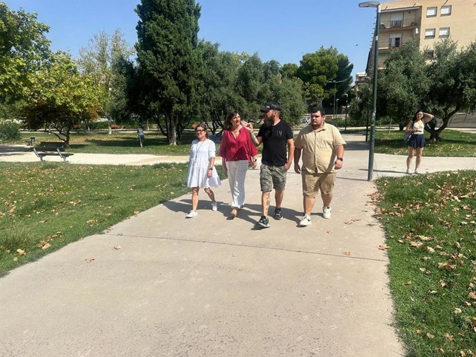 La portavoz del PSOE en el Ayuntamiento, Lola Ranera, en el distrito de Las Fuentes