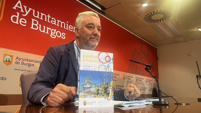 El concejal Carlos Niño, en la presentación de las actividades
