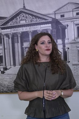 La portavoz del PP en el Congreso, Ester Muñoz, ofrece declaraciones a los medios tras la reunión de la Diputación Permanente, en el Congreso de los Diputados, a 26 de agosto de 2025, en Madrid (España).  