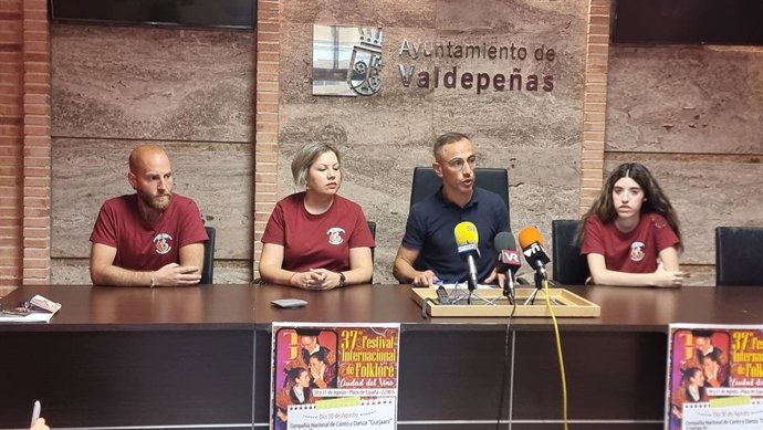Presentación del XXXVII Festival Internacional de Folklore 'Ciudad del Vino'.