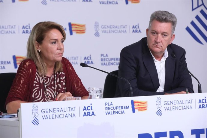 El conseller Vicente Martínez Mus y la consellera Susana Camarero en la rueda de prensa posterior al pleno del Consell