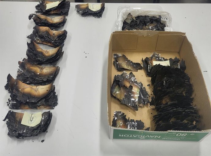 Archivo - Billetes quemados en incendios