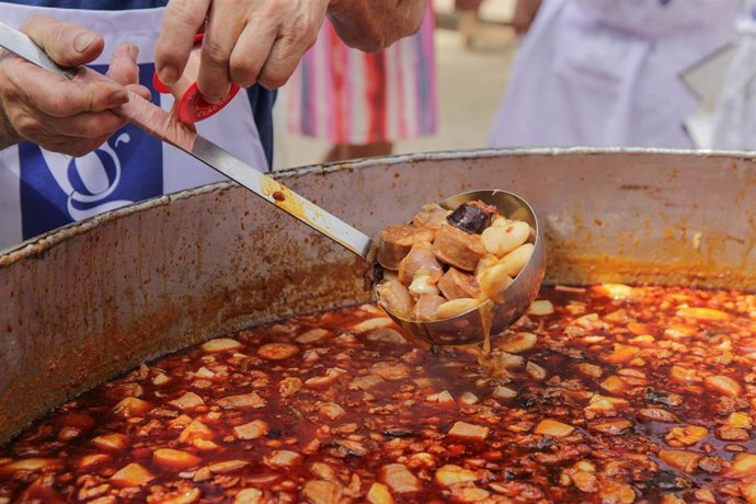 Un detalle de la receta, en una de las marmitas