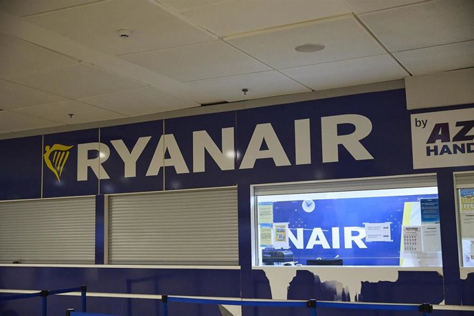 Puestos de la compañía Ryanair en el Aeropuerto Adolfo Suárez Madrid-Barajas, a 23 de agosto de 2025, Madrid (España).  
