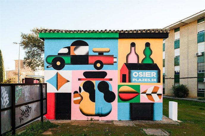 Archivo - Uno de los murales de Osier Luther para 'Plazes 2024', en Mairena del Aljarafe (Sevilla).